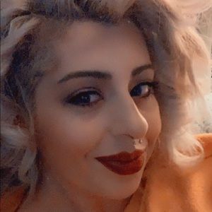 Meet your Posher, Stacy